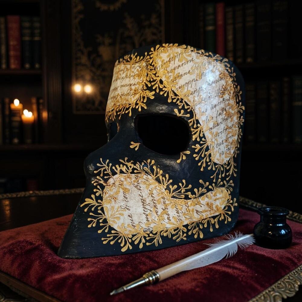 Gold and Black Venetian Bauta masquerade mask ART STUDIO F.lli VARGIU in Firenze